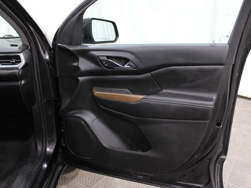 Used 2018 GMC Acadia SLE image 30