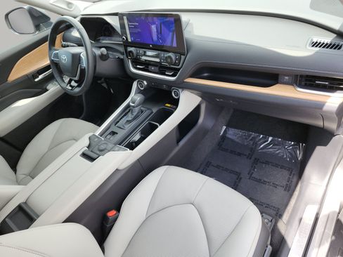 Used 2026 Toyota Grand Highlander AWD Hybrid image 13