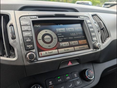 Used 2012 Kia Sportage LX w/ Navigation Pkg FWD image 11