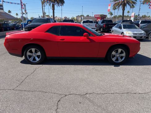 Used 2022 Dodge Challenger SXT RWD image 4