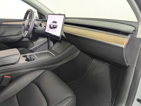 Used 2023 Tesla Model Y Long Range image 33