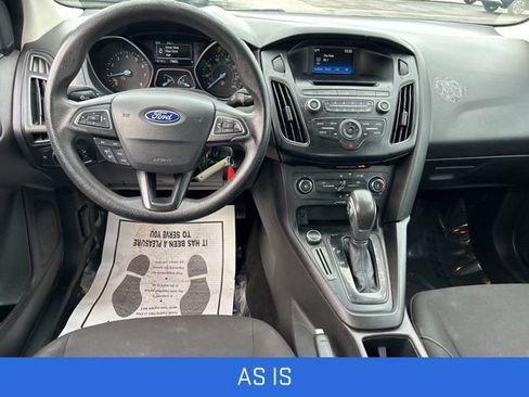 Used 2017 Ford Focus SE image 2