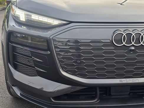Used 2025 Audi Q6 e-tron Premium Plus w/ Premium Plus AWD/4WD image 31