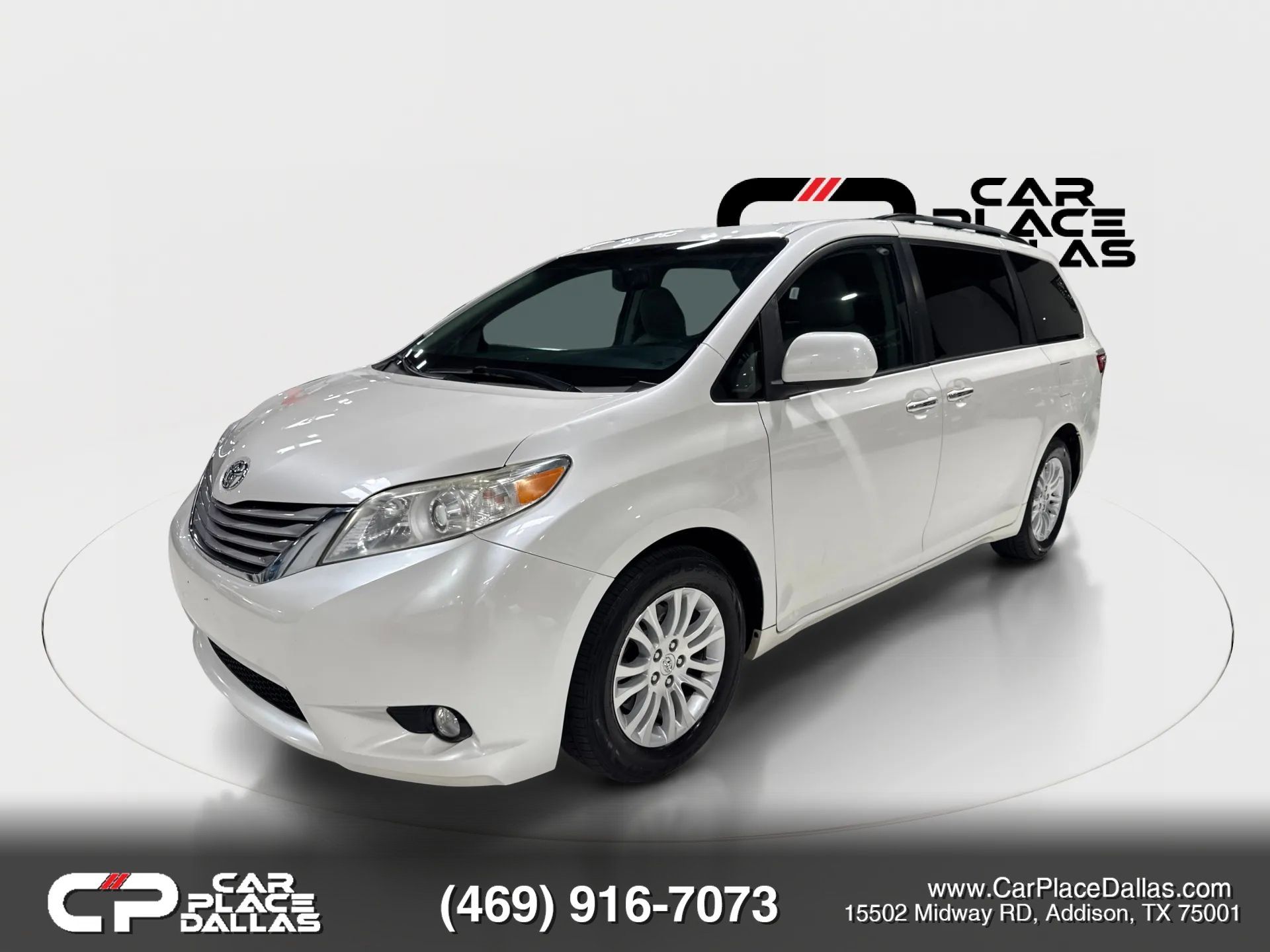 Used 2017 Toyota Sienna XLE w/ XLE Navigation Package FWD image 3