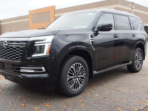 New 2026 Nissan Armada Platinum image 3