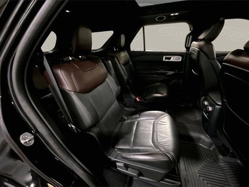 Used 2020 Ford Explorer Platinum w/ Premium Technology Package image 16
