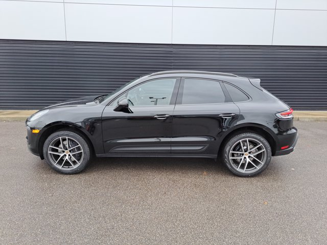 Used 2026 Porsche Macan AWD/4WD image 2