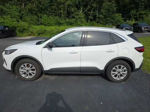 Used 2023 Ford Escape Active AWD/4WD image 7