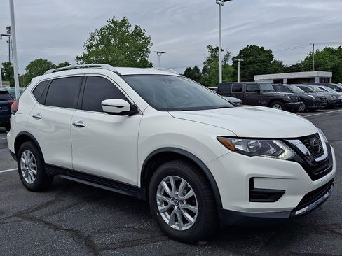 Used 2019 Nissan Rogue SV AWD/4WD image 3