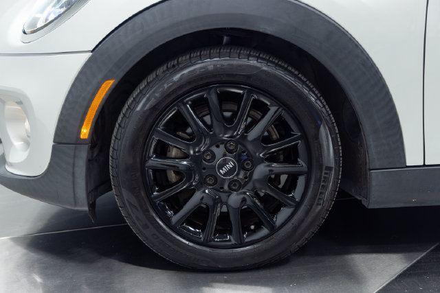 Used 2019 MINI Cooper 4-Door Hardtop w/ Storage Package FWD image 26