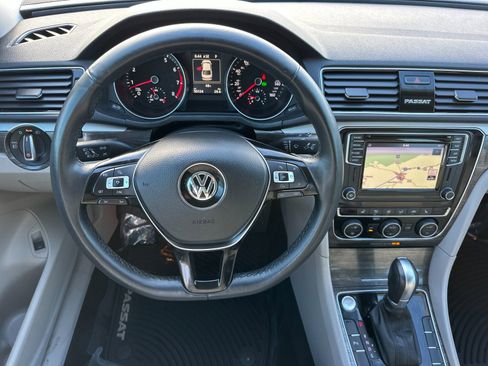 Used 2018 Volkswagen Passat 2.0T SE image 14
