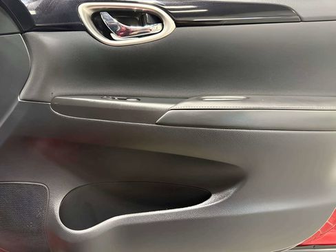 Used 2019 Nissan Sentra SV w/ Special Edition Package FWD image 10