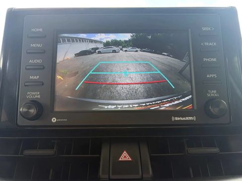 Used 2021 Toyota RAV4 LE AWD/4WD image 31