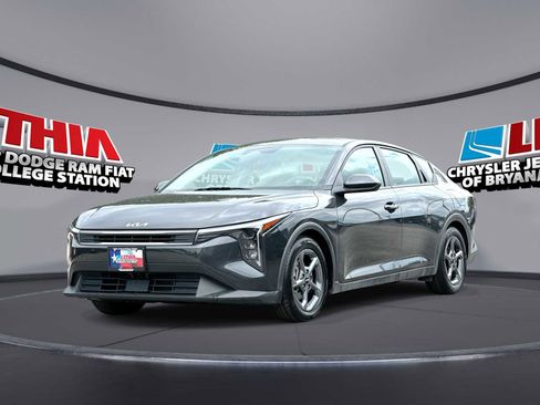 Used 2025 Kia K4 FWD image 1