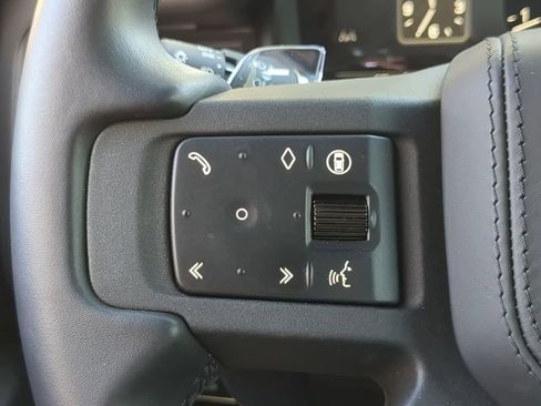 Used 2025 Land Rover Defender 110 image 26