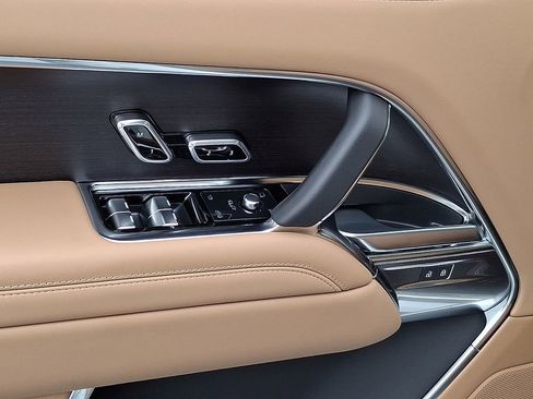 New 2026 Land Rover Range Rover SE image 8