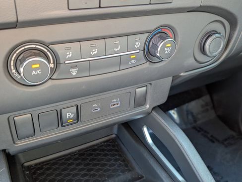 Certified 2024 Nissan Frontier SV w/ Technology Package image 23