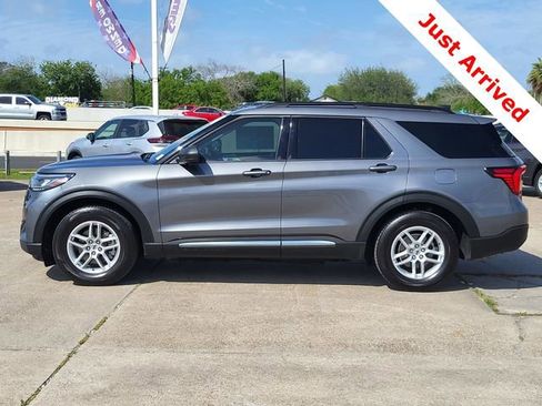 Used 2025 Ford Explorer Active image 2