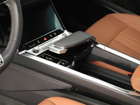 Used 2024 Audi Q8 e-tron Premium Plus image 17