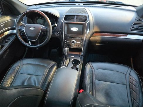 Used 2018 Ford Explorer Platinum image 28