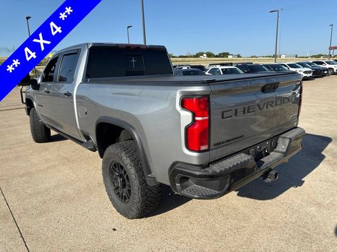 Used 2024 Chevrolet Silverado 2500 ZR2 w/ Technology Package AWD/4WD image 8