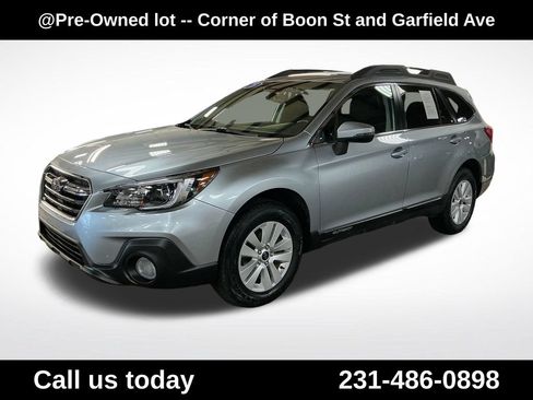 Used 2018 Subaru Outback 2.5i Premium AWD/4WD image 1