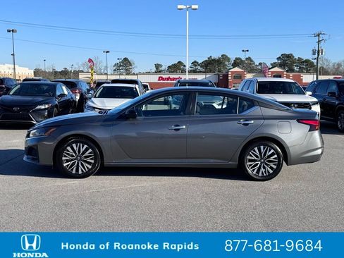 Used 2024 Nissan Altima 2.5 SV image 3