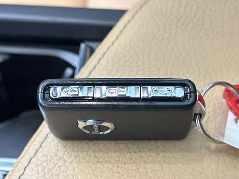 Used 2018 Volvo XC60 T5 Momentum w/ Convenience Package image 44