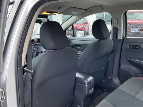 Used 2024 Nissan Versa SR FWD image 12