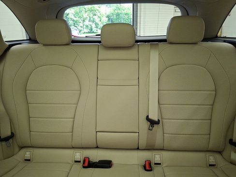 Used 2021 Mercedes-Benz GLC 300 4MATIC image 20