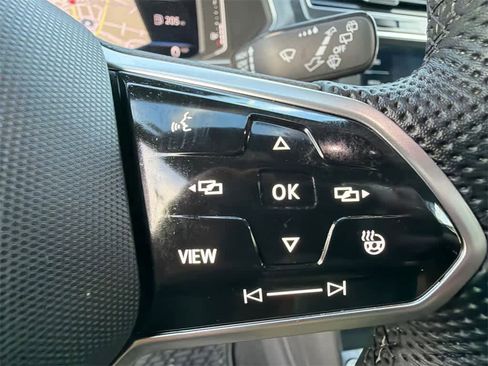 Used 2022 Volkswagen Tiguan SEL R-Line image 24