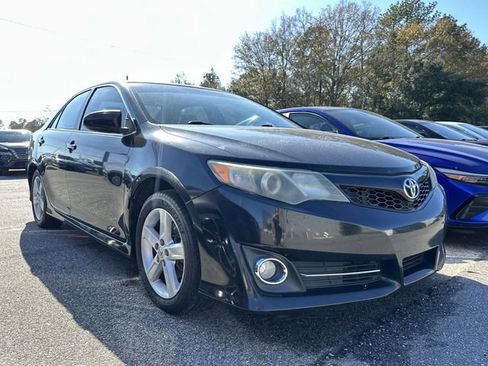 Used 2014 Toyota Camry SE image 13