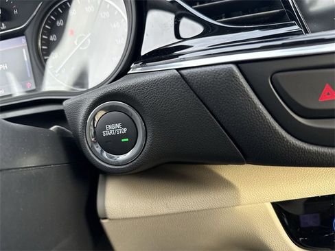 Used 2019 Buick Regal Essence image 17