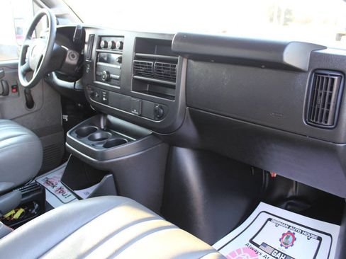 Used 2023 GMC Savana 3500 RWD image 17