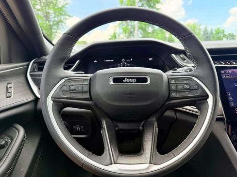 Used 2024 Jeep Grand Cherokee L Limited AWD/4WD image 22