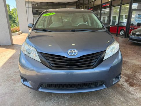 Used 2014 Toyota Sienna L FWD image 2