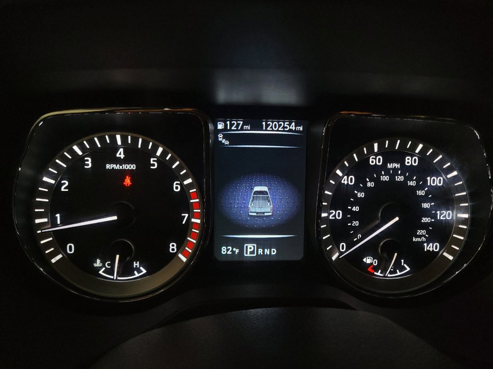 Used 2018 Nissan Titan SV w/ SV Convenience Package RWD image 23