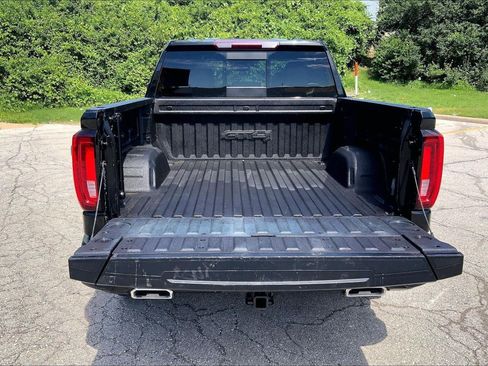 Used 2024 GMC Sierra 1500 AT4 w/ AT4 Preferred Package AWD/4WD image 4