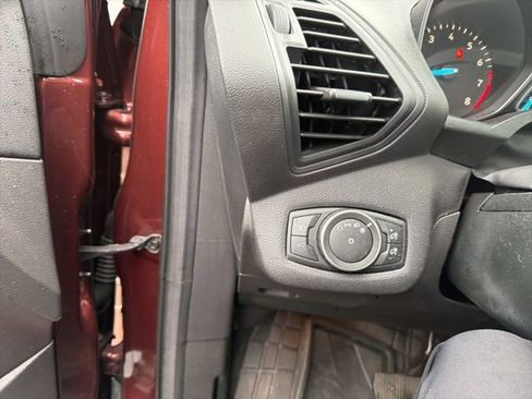 Used 2018 Ford Escape SE image 11