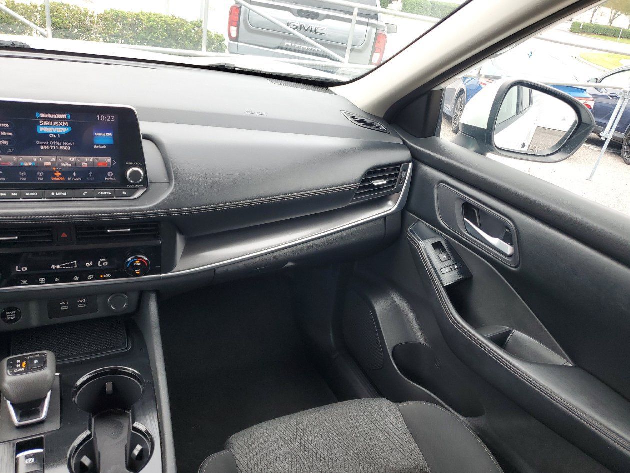Used 2024 Nissan Rogue SV FWD image 13