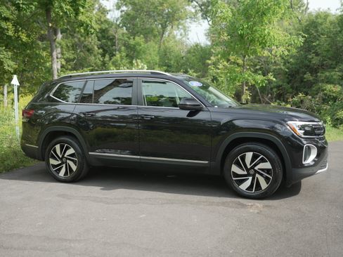 Used 2025 Volkswagen Atlas SEL image 9