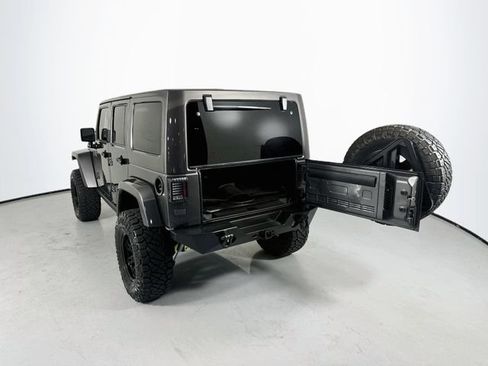 Used 2017 Jeep Wrangler Unlimited Rubicon w/ Connectivity Group AWD/4WD image 22