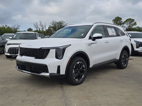 New 2026 Kia Sorento S image 4