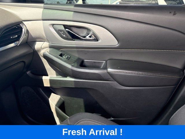 Used 2021 Chevrolet Traverse LT FWD image 12