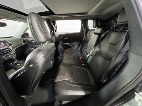 Used 2022 Jeep Cherokee Limited AWD/4WD image 24
