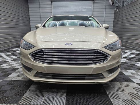 Used 2017 Ford Fusion SE FWD image 3