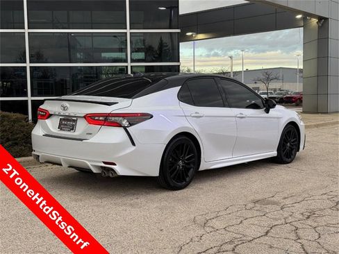 Used 2023 Toyota Camry XSE image 3