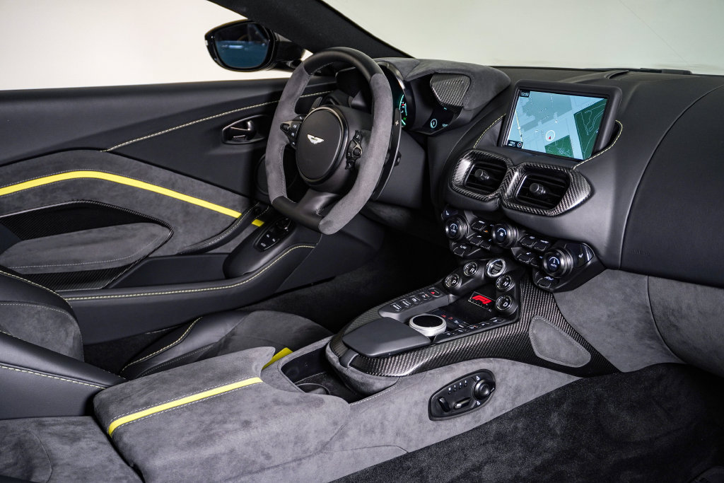 Used 2023 Aston Martin V8 Vantage Coupe RWD image 18