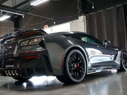 Used 2017 Chevrolet Corvette Z06 RWD image 6