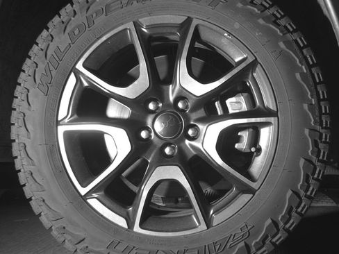 Used 2025 Jeep Compass Trailhawk AWD/4WD image 13